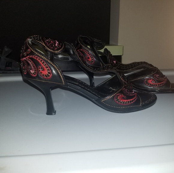 Shoes - Picture 4 of 7